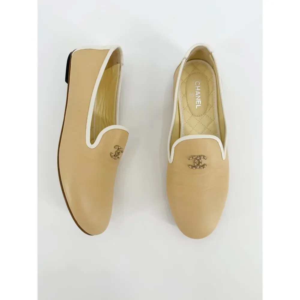 Chanel Tan Lambskin Leather Chain CC Logo Trim Loafers Opera Flats 38.5 G31630